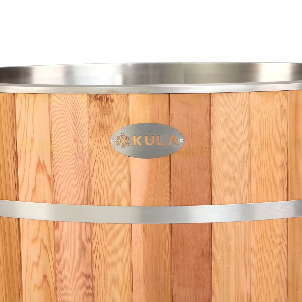 KULA Epic Oval Standard red cedar ice bath, close-up detail